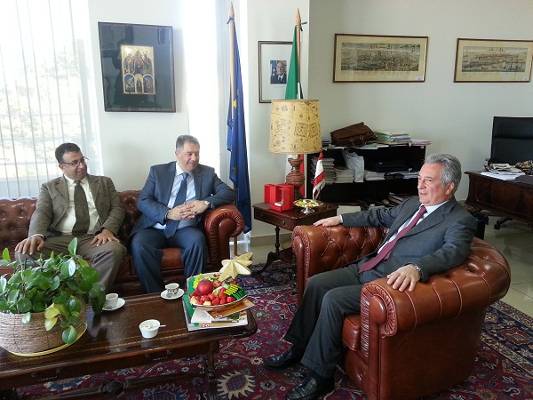 السفير اشرف دبور يبحث مع السفير الايطالي موضوع المنحة الايطالية