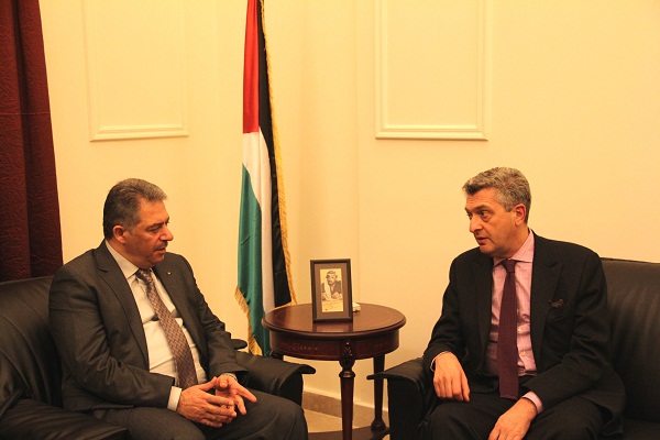 السفير اشرف دبور يلتقي المفوض العام للاونروا فيليبو غراندي