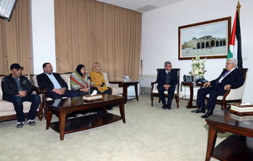 الرئيس يستقبل أهالي الأسرى المضربين