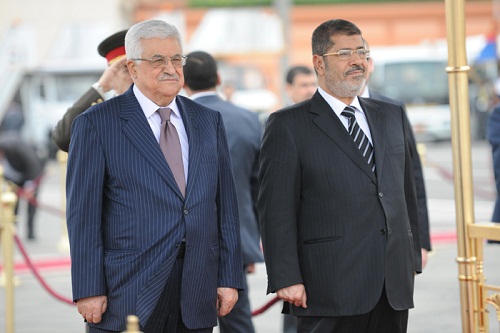 الرئيس يصل القاهرة للمشاركة بالقمة الإسلامية