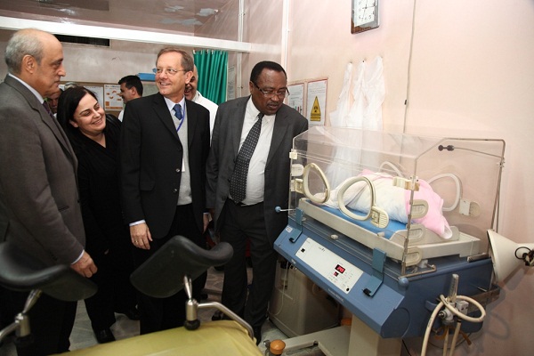 نقيب الاطباء اللبنانيين تفقد مخيم برج البراجنة