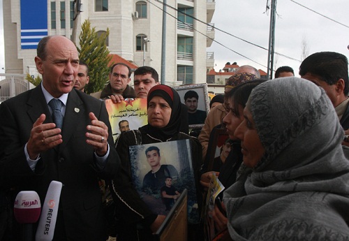 راولي يتعهد بنقل حقيقة الأوضاع الخطيرة للأسرى المضربين لنيويورك