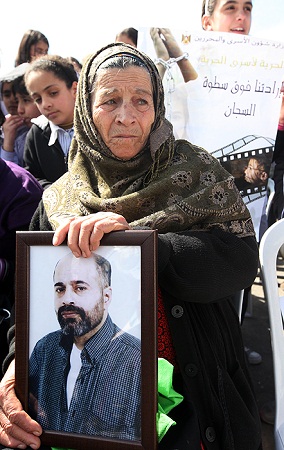 قراقع: إسرائيل أخذت قرارها بقتل الأسرى المضربين