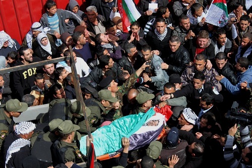 عشرات الآلاف يشيعون الشهيد جرادات