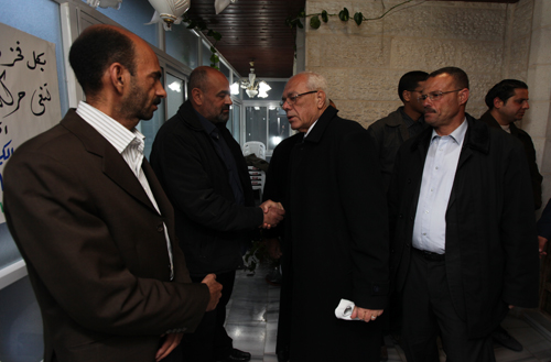 نيابة عن الرئيس: عبد الرحيم يعزي بوفاة رضوان أبو عياش