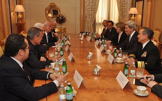 الرئيس يجتمع في الرياض مع وزير الخارجية الأميركي