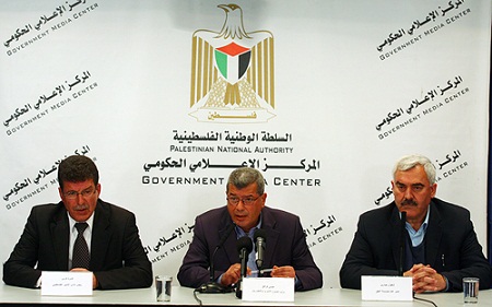 قراقع: إسرائيل تضع غطاء قانونيا لممارستها التعذيب بحق الأسرى