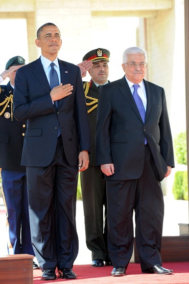 الرئيس يستقبل نظيره الأميركي في مقر الرئاسة برام الله