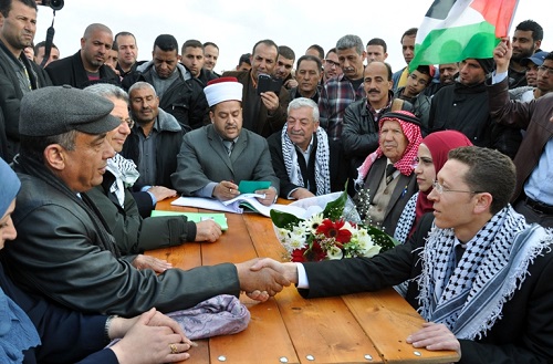 عقد قران شاب من جنين على فتاة من الخليل في حي 