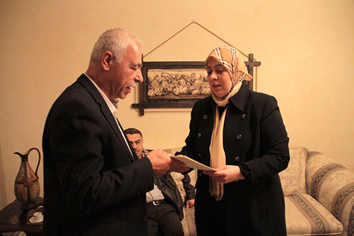 غنام تقدم واجب العزاء باسم الرئيس إلى آل اشتيوي