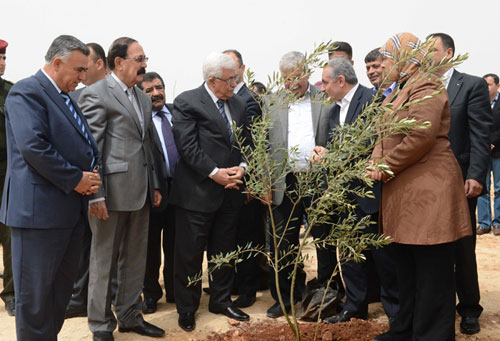 الرئيس في يوم الأرض: المصالحة لا تحتاج الى ممرات وعرة ونحن نمثل كل الشعب