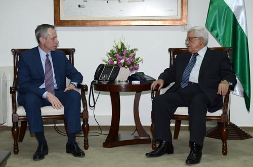 الرئيس محمود عباس يستقبل القنصل الأميركي العام