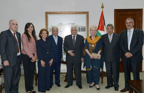 الرئيس يمنح أوسمة الاستحقاق والتميز لثلاثة من أبناء الجالية الفلسطينية في تشيلي