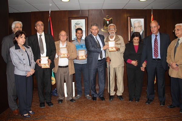 سفارة فلسطين في لبنان تكرم شهداء مركز الابحاث الفلسطيني