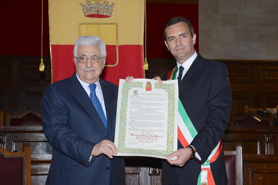 الرئيس يتسلم مواطنة الشرف ووسام مدينة نابولي