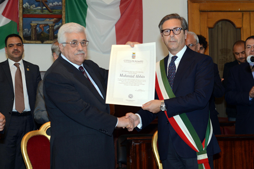 الرئيس يعرب عن اعتزازه بمواطنة الشرف ومفتاح مدينة بومبي الإيطالية