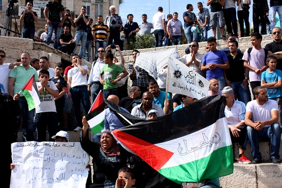 المقدسيون يتصدون لمسيرات المستوطنين والاحتلال يعتقل العشرات