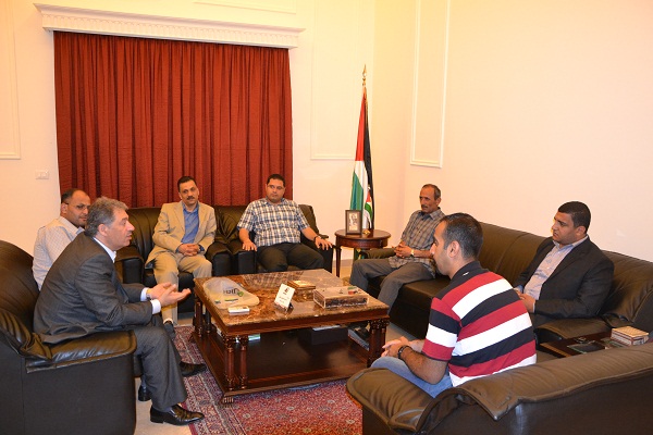 السفير دبور يستقبل جمعية "فلسطين تستحق"