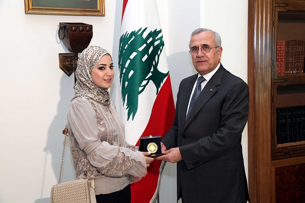 الرئيس سليمان يكرم الطبيبة الفلسطينية اقبال الاسعد