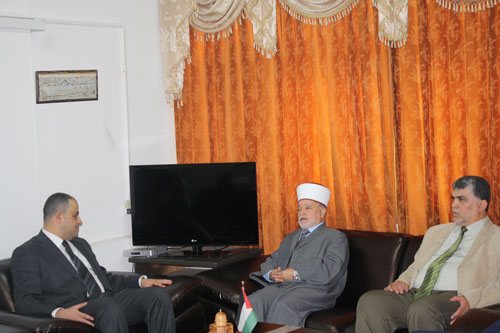 المفتي العام يطلع القنصل المصري على انتهاكات الاحتلال لحرمة الأقصى