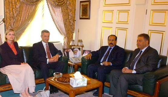 السفير السعودي يعرض والسفير دبور اوضاع النازحين الفلسطينيين من سوريا