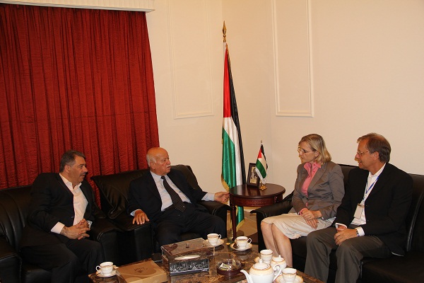 الاغا يبحث مع مديرة الاونروا اوضاع اللاجئين الفلسطينيين