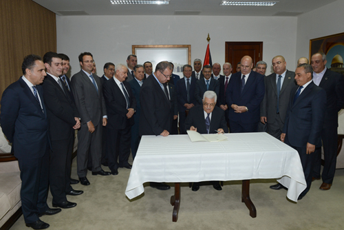 الرئيس يوقع قانون المؤسسة الفلسطينية لضمان الودائع