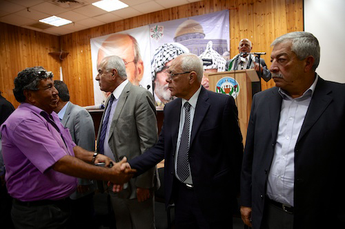 عبد الرحيم يتقبل واجب العزاء بوفاة المناضل الوطني أبو علي شاهين