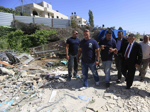 بتعليمات من الرئيس: الأعرج يتفقد العائلات التي هدم الاحتلال منازلها في القدس