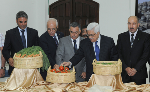 الرئيس يشيد بالمنتجات الزراعية الفلسطينية: إحدى ابداعات شعبنا في مقاومته الشعبية