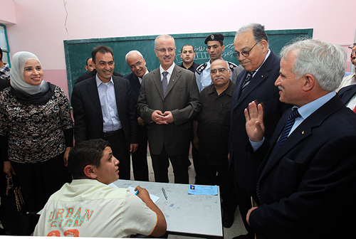 الحمد الله خلال تفقده قاعات 