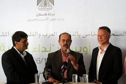 الفنان التونسي لطفي بشناق: أتيت لفلسطين لزيارة السجين وليس السجان