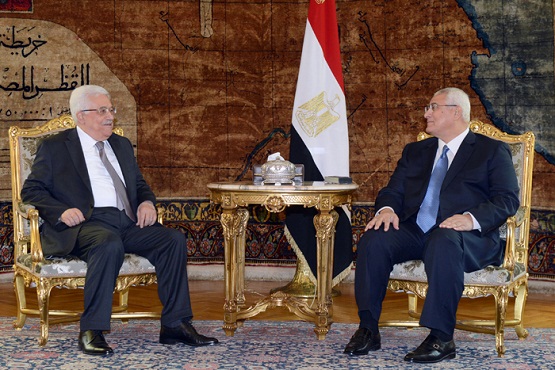 الرئيس يعقد جلسة مباحثات مع الرئيس المصري