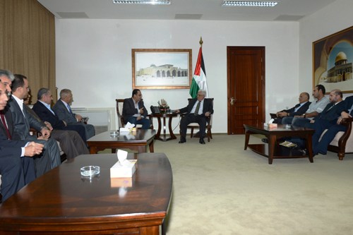 الرئيس يستقبل وفدا من الإعلاميين الرياضيين العرب