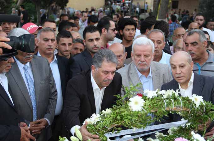 اكاليل من الزهر على اضرحة الشهداء في بيروت