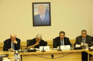 السفير دبور:لدينا بدائل عديدة في حال فشل المفاوضات