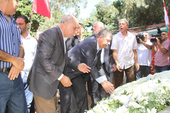 السفير دبور يضع اكليلاً باسم الرئيس محمود عباس على اضرحة شهداء صبرا وشاتيلا