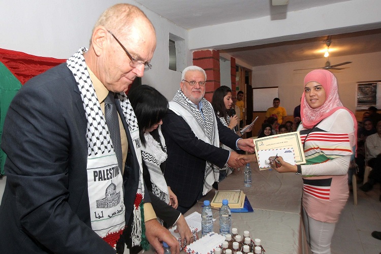 مؤسسة"برنامج صبرا وشاتيلا" تقدم منحاً دراسية للطلاب الفلسطينيين في لبنان