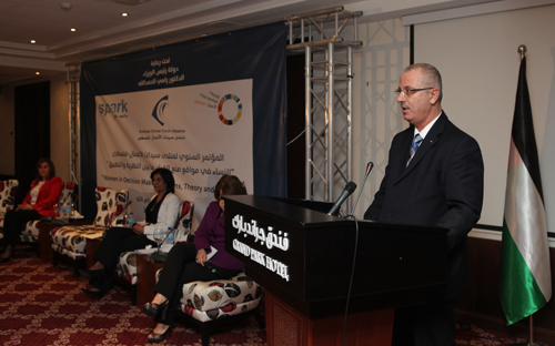 الحمد الله: الحكومة تعمل على تعزيز مشاركة المرأة في العمل وصنع القرار