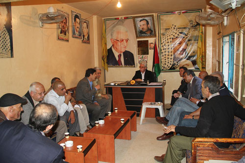 وفد فتحاوي برئاسة محيسن يتفقد المخيمات الفلسطينية بلبنان