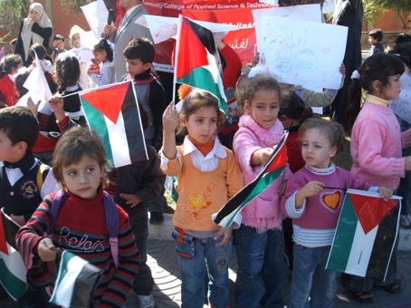 الإحصاء: الأطفال يشكلون حوالي نصف المجتمع الفلسطيني