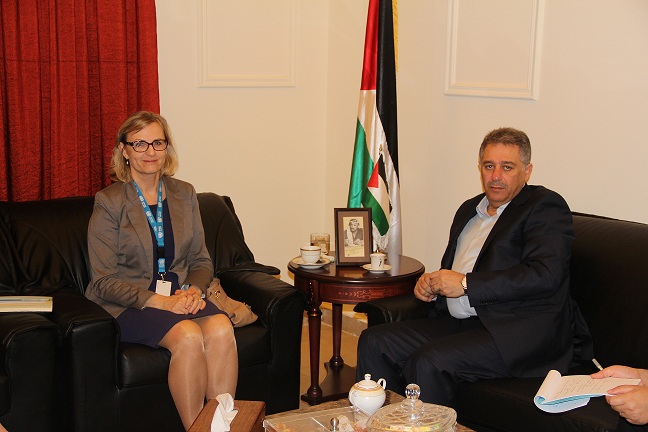 دبور يستقبل مدير عام الانروا ديسمور