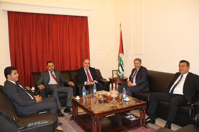 دبور يستقبل الوزير السابق خليفه