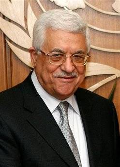 الرئيس يقلد رئيس مكتب تمثيل فنلندا وسام نجمة القدس