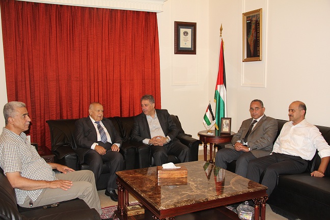 اطلاق حملة "فلسطين توحدنا"