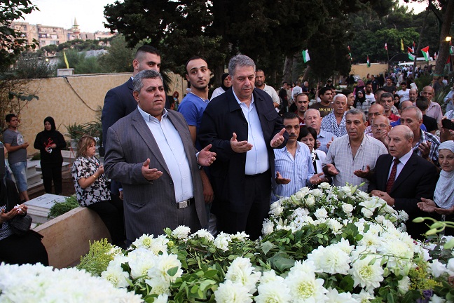 دبور يزور مقبرة الشهداء صبيحة عيد الفطر  ويؤدي صلاة العيد في مخيم برج البراجنة