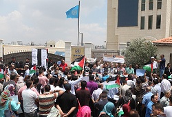 مسيرة نعوش بأسماء الصحفيين الشهداء في غزة