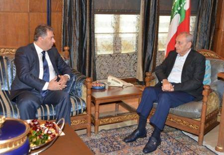 السفير أشرف دبور وضع الرئيس بري  في تطورات العدوان الاسرائيلي على غزة.