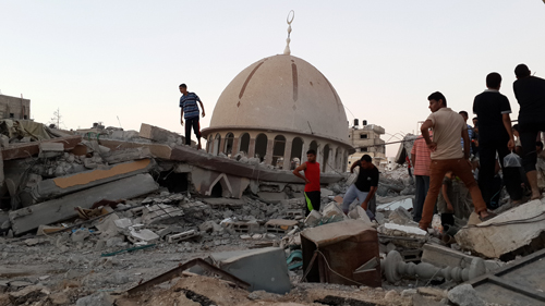 تقصف وتدمّر...إسرائيل تشن حرباً على بيوت الله في غزة!!