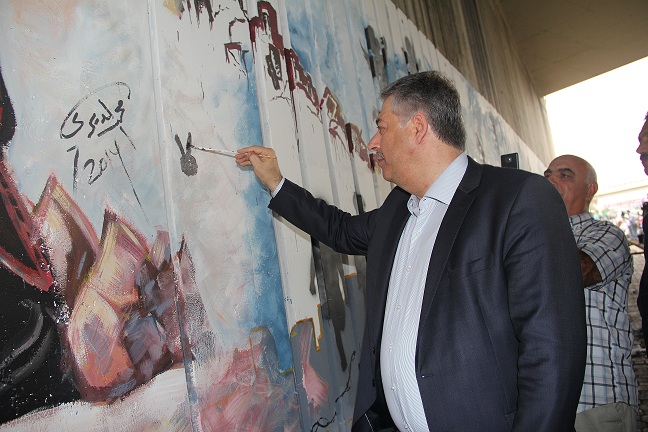 السفير دبور يرسم الصمود الفلسطيني على ابواب المطار  مدخل مدينة بيروت
